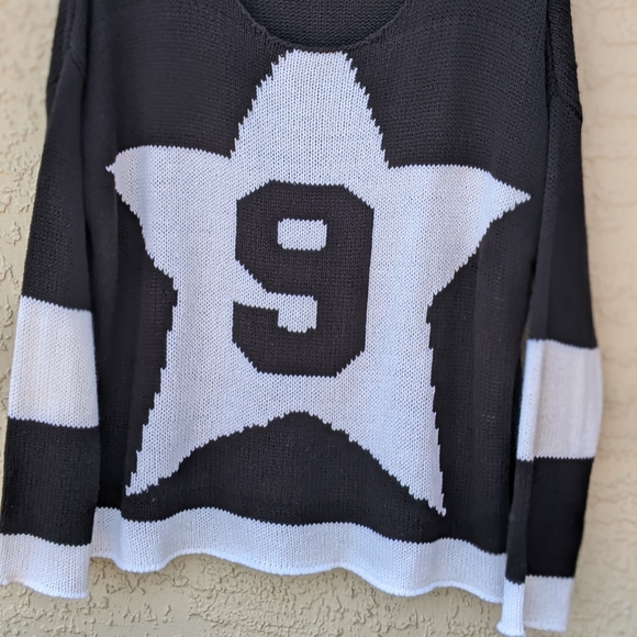 H&M Divided Black & White women's Sweater sz S - Picture 1 of 8